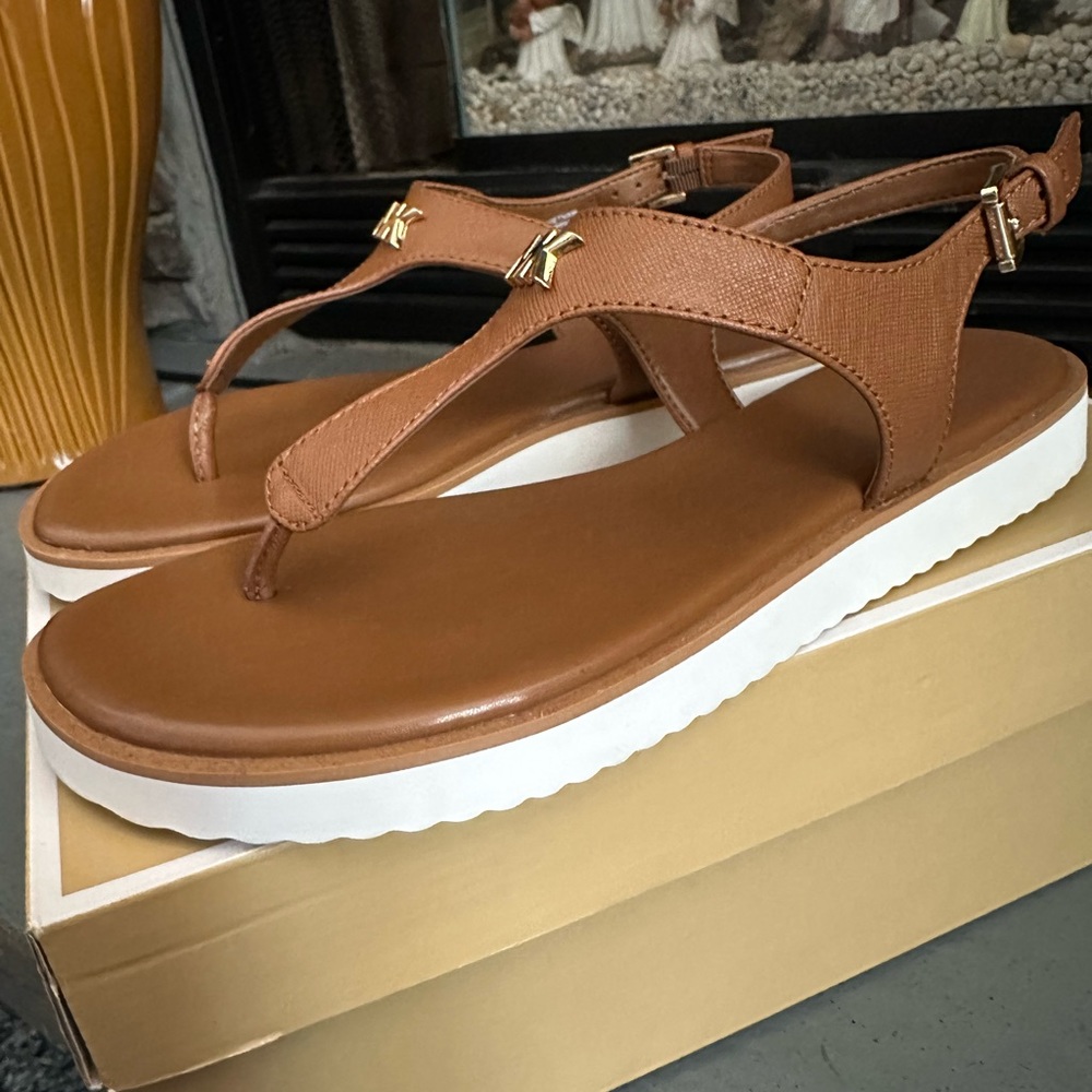 *Michael Kors* Brady Thong* Color: Luggage